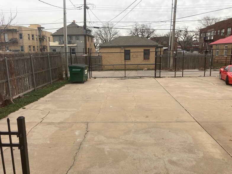 Building Photo - 434 N Topeka Ave