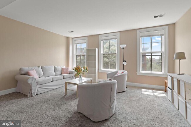 Building Photo - 1435 Bolton St