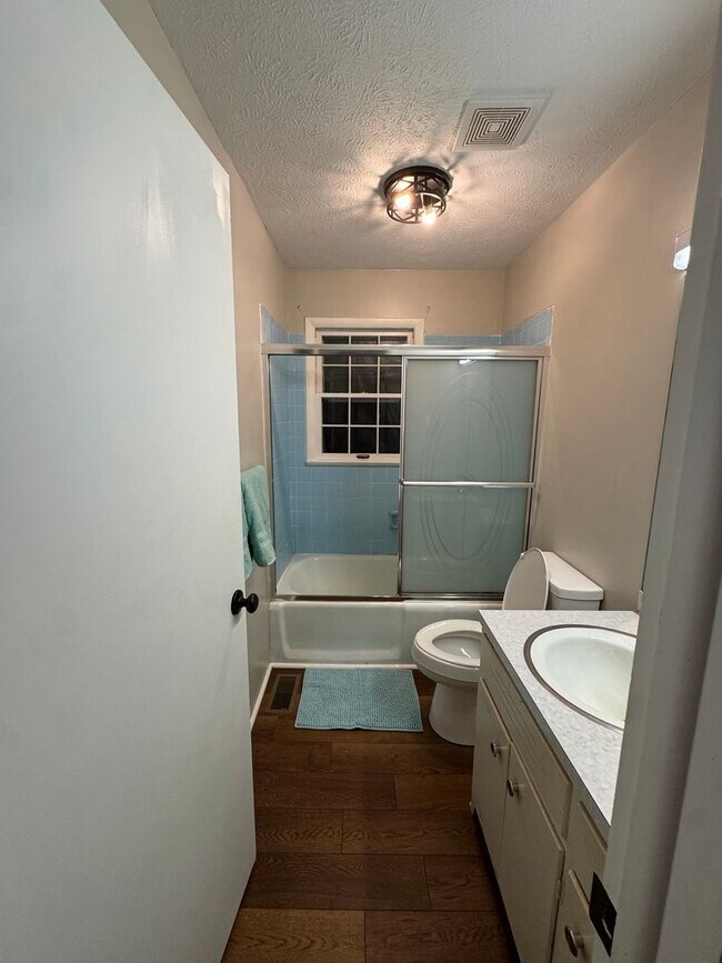 Building Photo - Spacious 3 Bedroom Home with Office, Pool, & Lawn Care Included – Hudson, NC