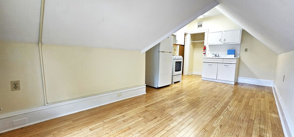 Building Photo - 234 Pearl St