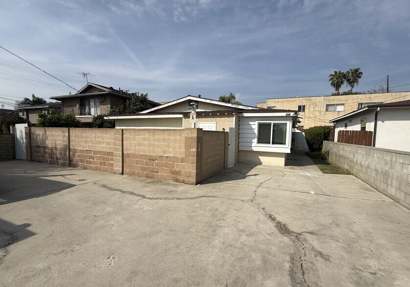 Building Photo - 503 W Linda Vista Ave