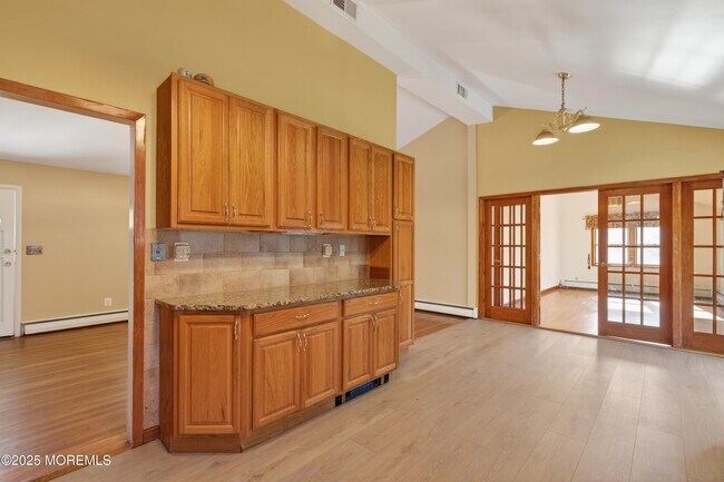 Building Photo - 150 Cloverdale Cir