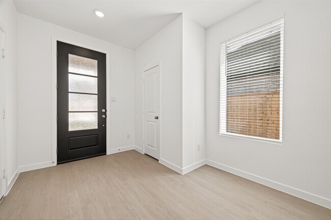 Building Photo - 6619 Sunset Velvet Dr