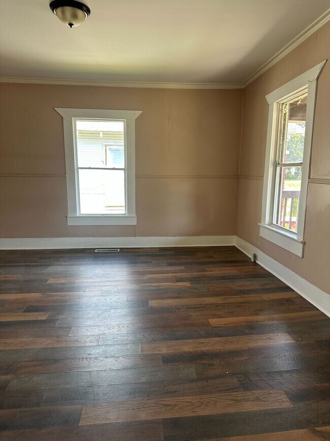 Building Photo - Charming 3-Bedroom, 1-Bathroom Home with Fenced Yard