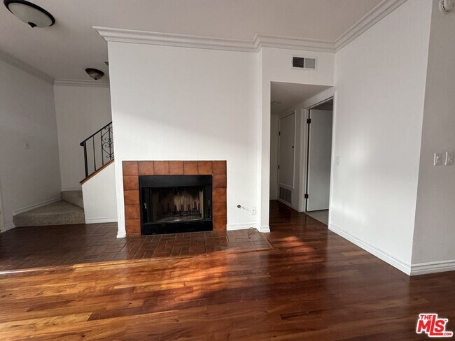 Building Photo - 1007 5th St