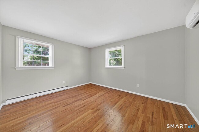 Building Photo - 1789 Foxon Rd