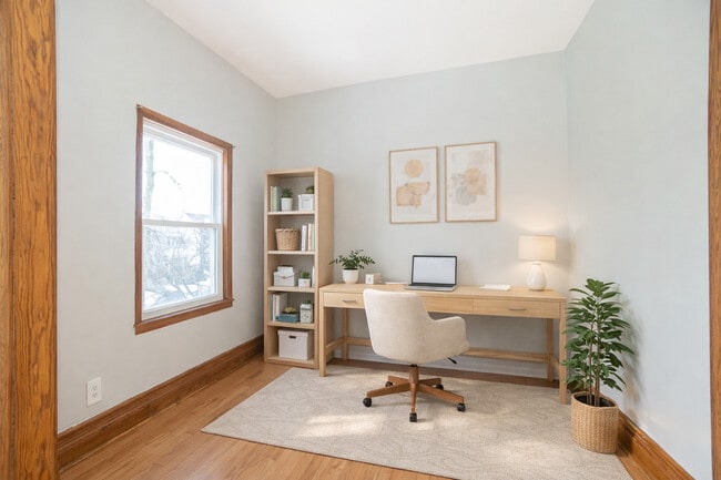 Building Photo - 1330 W Norwood St