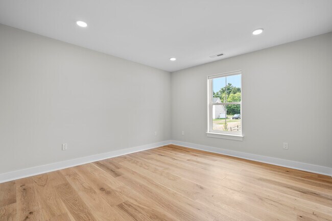 Building Photo - 9 June Dr