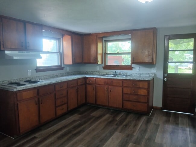 Building Photo - 1/2 off First full month's  rent if you mo...