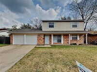 Building Photo - 329 Deer Creek Rd
