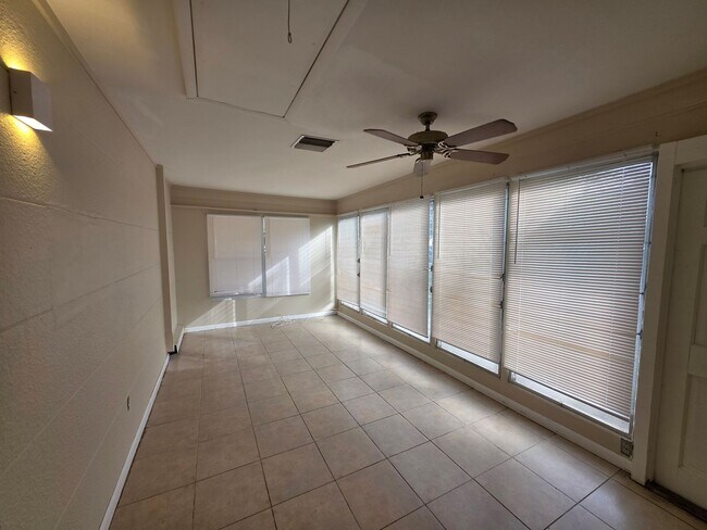 Building Photo - 2/1 VERO BEACH!