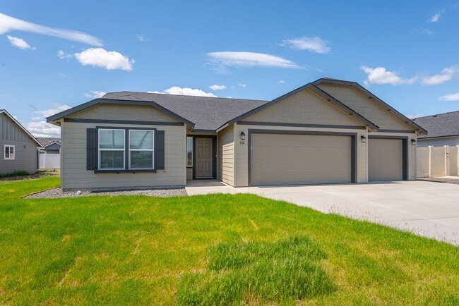 Building Photo - Charming 3 Bedroom Home