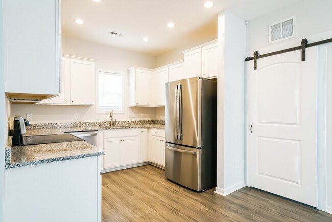 Building Photo - 106 Rosemary St