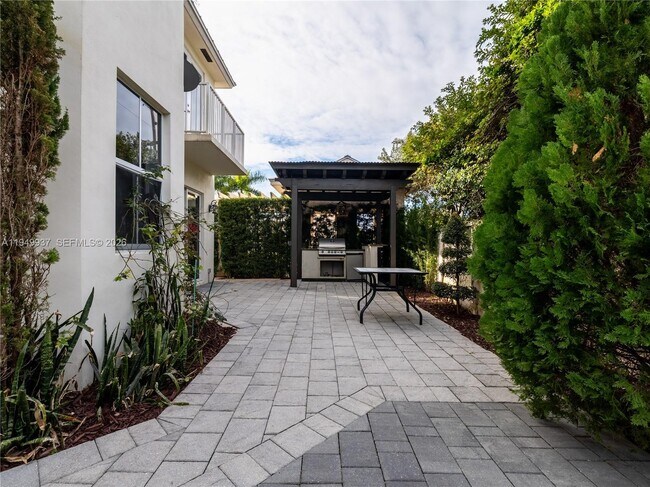 Building Photo - 7010 NW 106th Ave