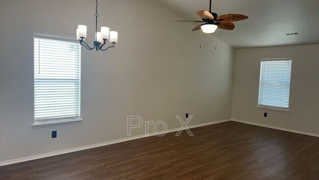 Building Photo - 1209 W Bishop Dr