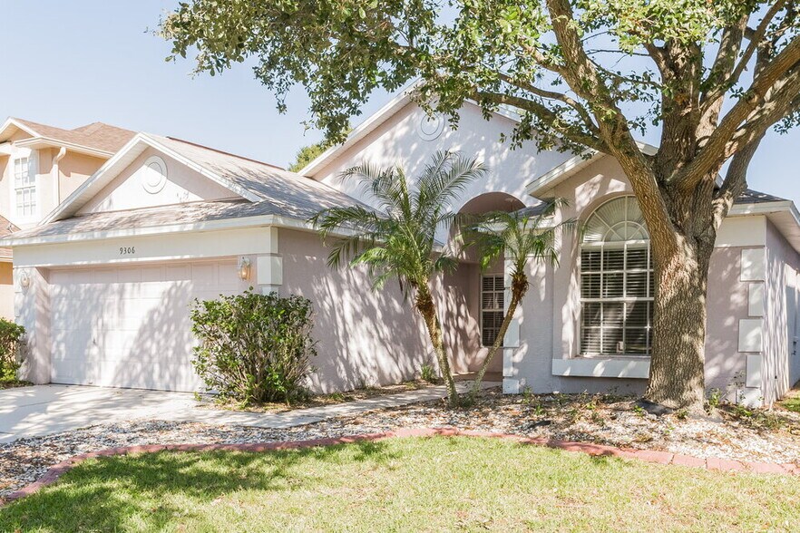 Building Photo - 9306 Hidden Water Cir