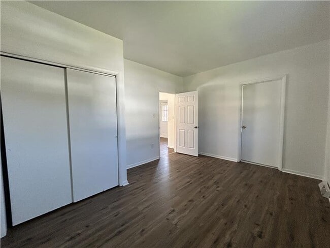 Building Photo - 634 Cove Rd