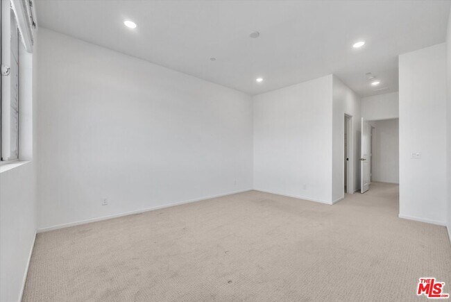 Building Photo - 4102 S Limecrest Paseo