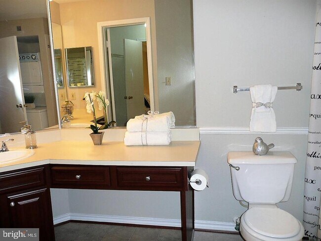 Building Photo - 3903 Penderview Dr