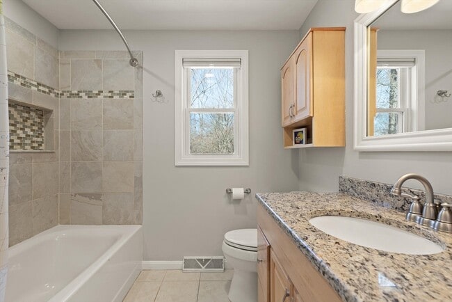 Building Photo - 5 Susan Dr