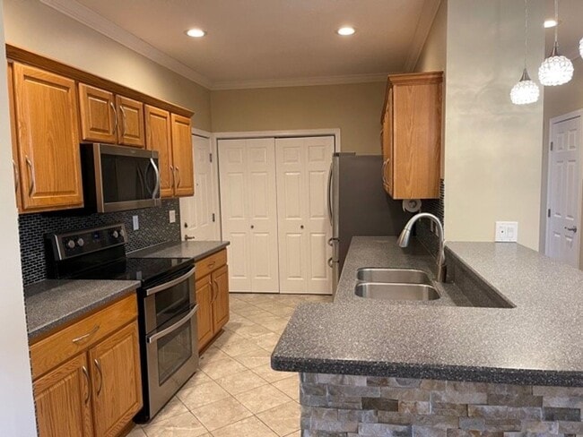 Building Photo - 3804 Thornhill Cir