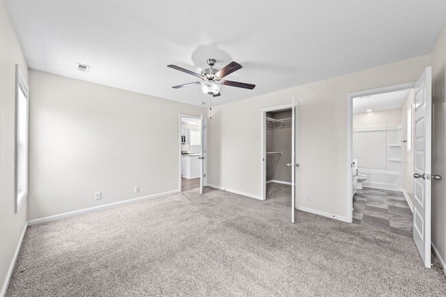Building Photo - Dog Friendly Three Bedroom!