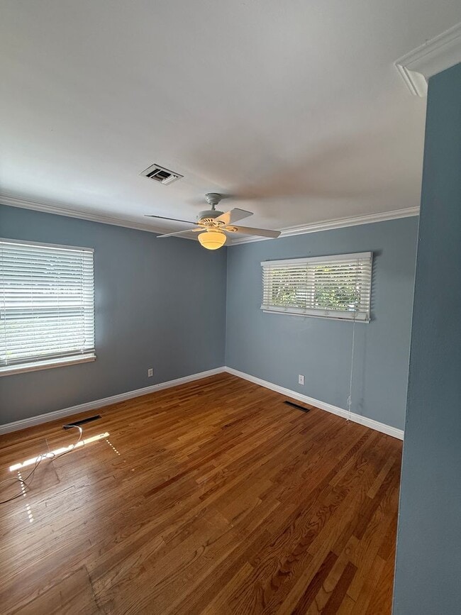 Building Photo - Beautiful, Ranch-Style, 4 Bedroom, 2 Bathroom Northridge Home Available For 1 Year Lease