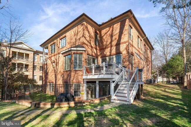 Building Photo - 1604 Colonial Ln