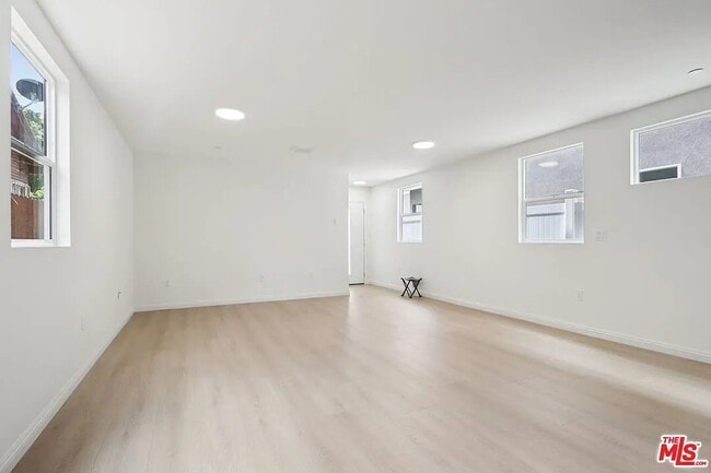 Building Photo - 1677 E 111th St