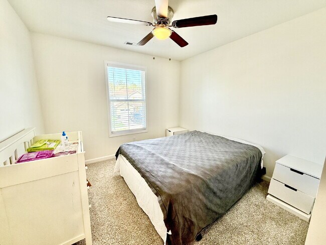 Building Photo - 3 Bed, 2.5 Bath Home in Highly Desired Are...