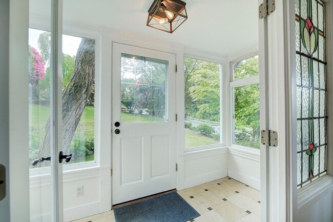 Building Photo - 3 bedroom 2.5 View Property Beach Access  ...
