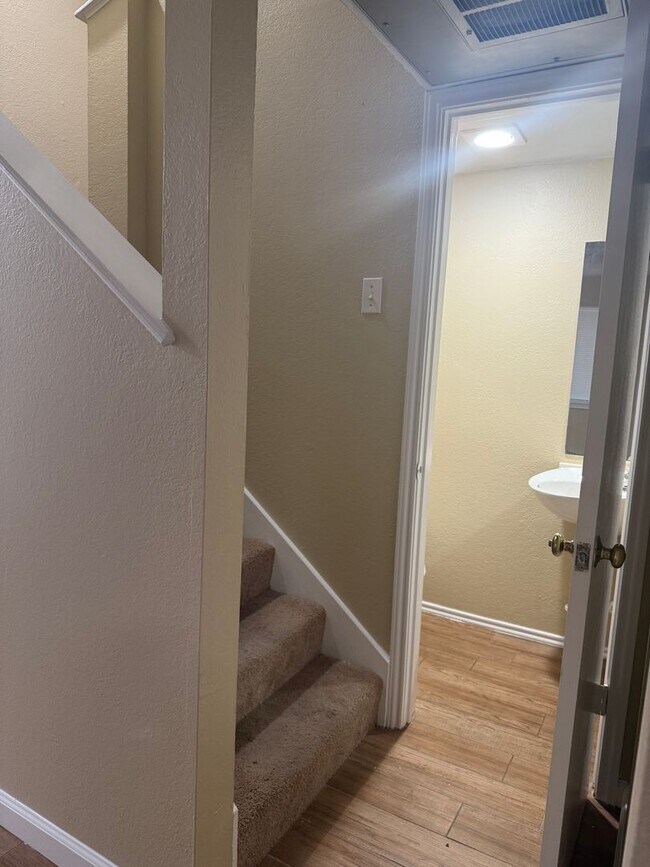 Building Photo - Gables - Prelease Fall 2026