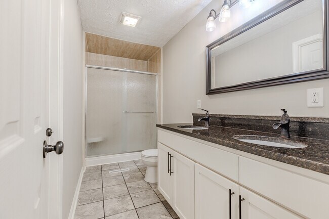 Building Photo - 343 Meadowview Dr