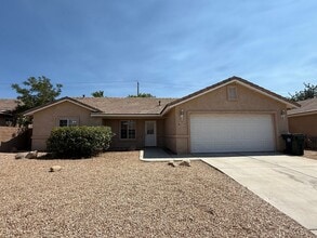 Building Photo - 3 Bedroom 2 Bathroom Home