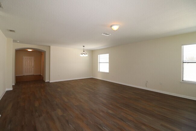 Building Photo - Easy Living 3/2/2