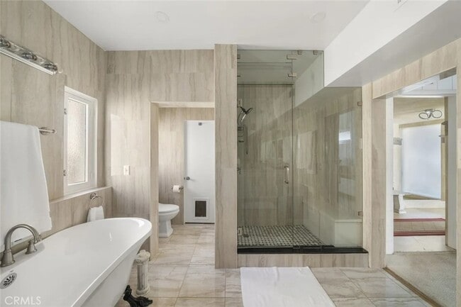 Building Photo - 31877 Circle Dr