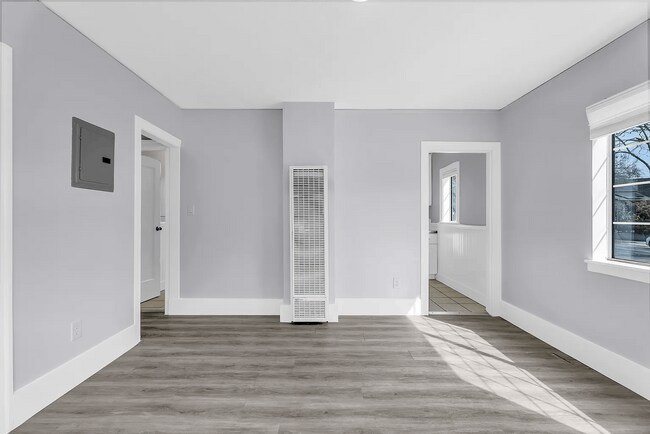 Building Photo - 840 55th St
