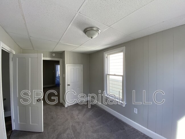 Building Photo - 556 S Second St