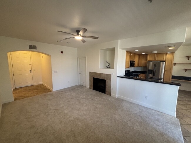 Building Photo - Beautiful 2 Bed, 2 Bath Apartment Home in The Phoenician – Resort-Style Living in Roseville!