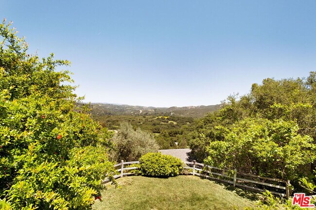 Building Photo - 21071 Waveview Dr