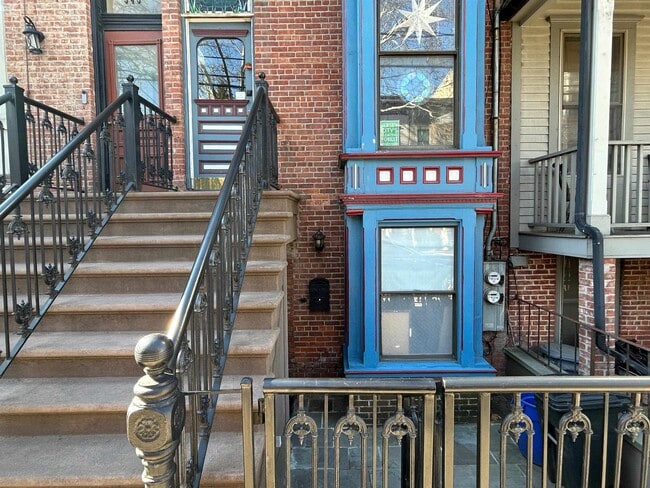 Building Photo - 343 1/2 8th St