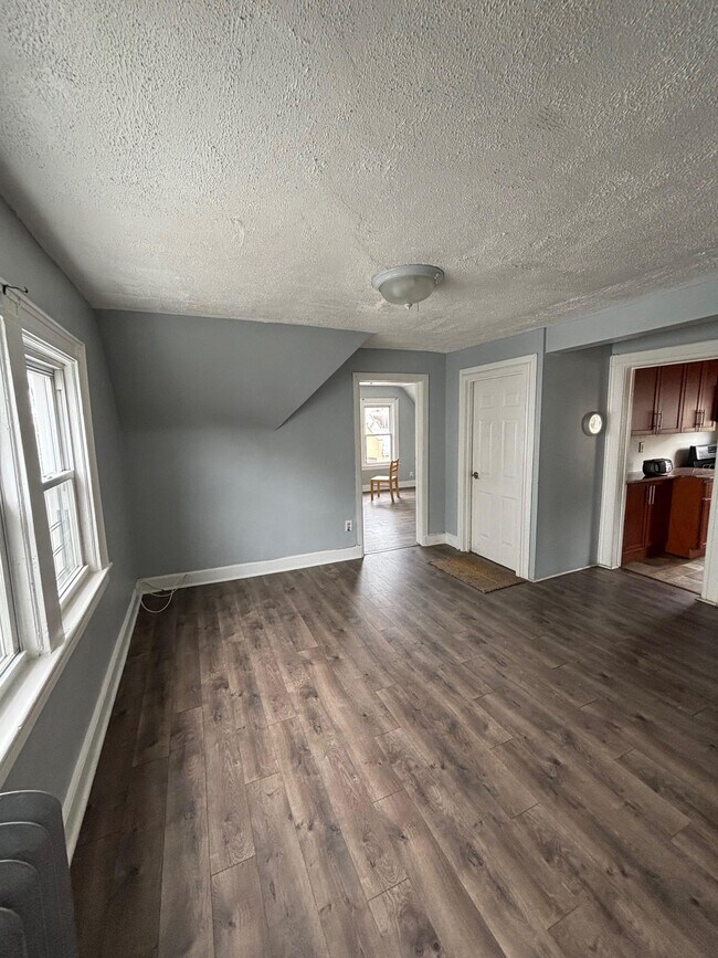Building Photo - 624 E 26th St