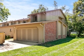 Building Photo - 9002 David Cir