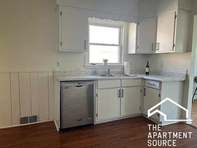 Building Photo - 4538 Dempster St