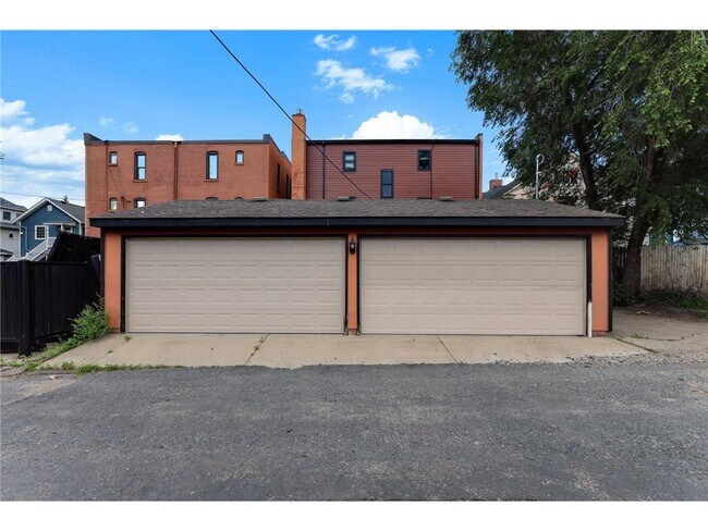 Building Photo - 1520 Elliot Ave S