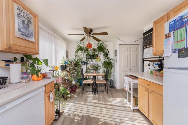 Building Photo - 87 Moxon Dr