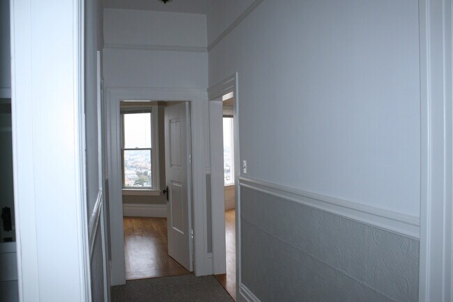 Building Photo - 197A