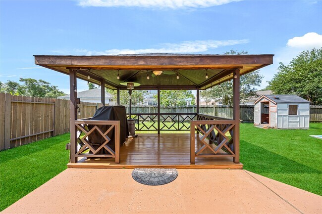 Building Photo - 8127 Edenwood Dr
