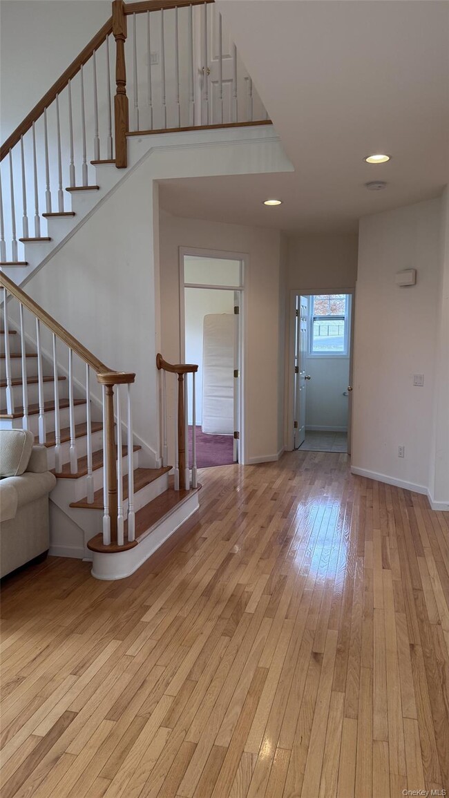 Building Photo - 245 Buttonwood Way