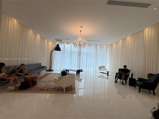 Building Photo - 475 Brickell Ave